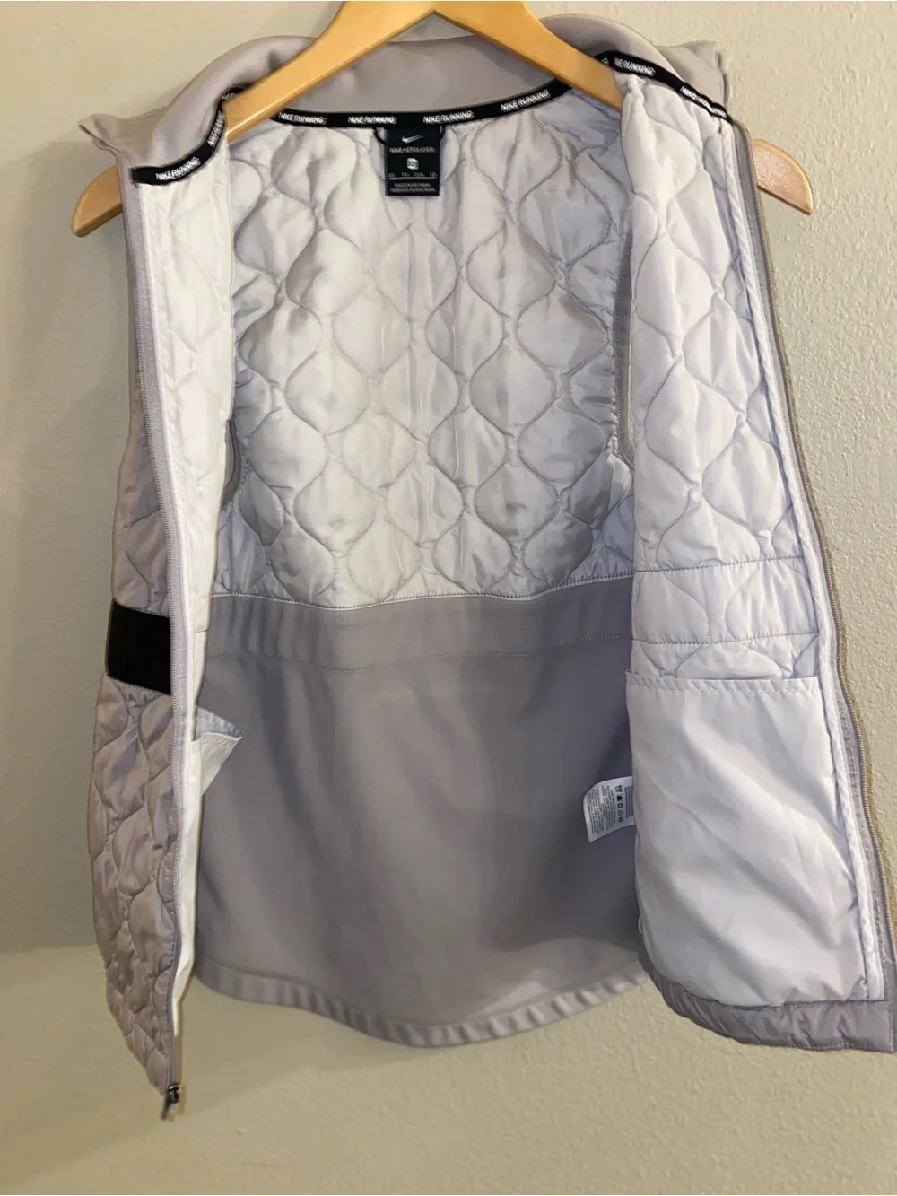 Nike Women Aerolayer Thermal Quilted Running Vest Grey Black Stripe - Medium